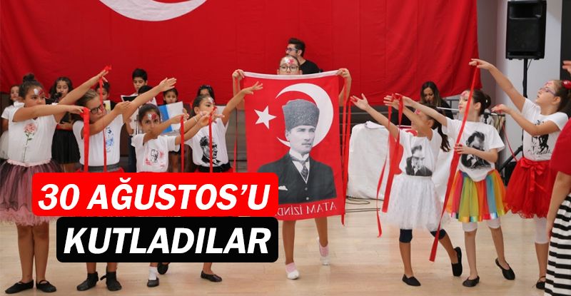 Yaz kursu öğrencileri Zafer Bayramı’nı kutladı