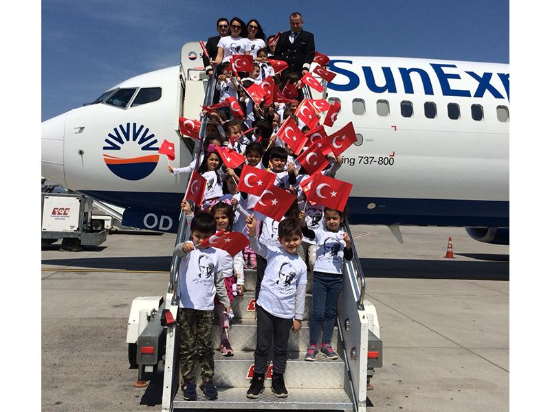 Neşeli Ayaklar Lara'dan Antalya Havalimanı Gezisi