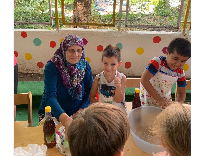 Papatyam Kreş’te büyükanneler turşu kurdu!