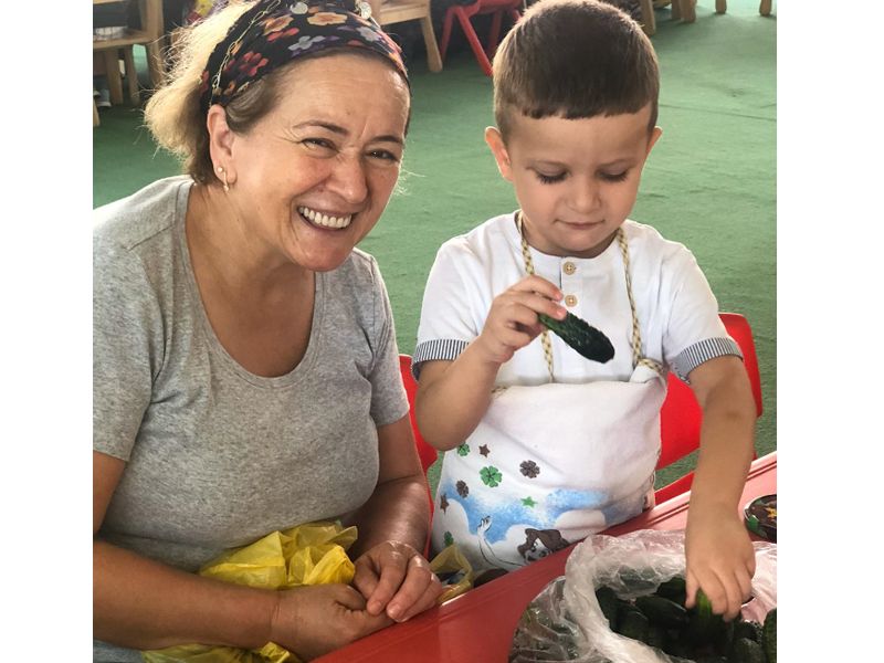 Papatyam Kreş’te büyükanneler turşu kurdu!