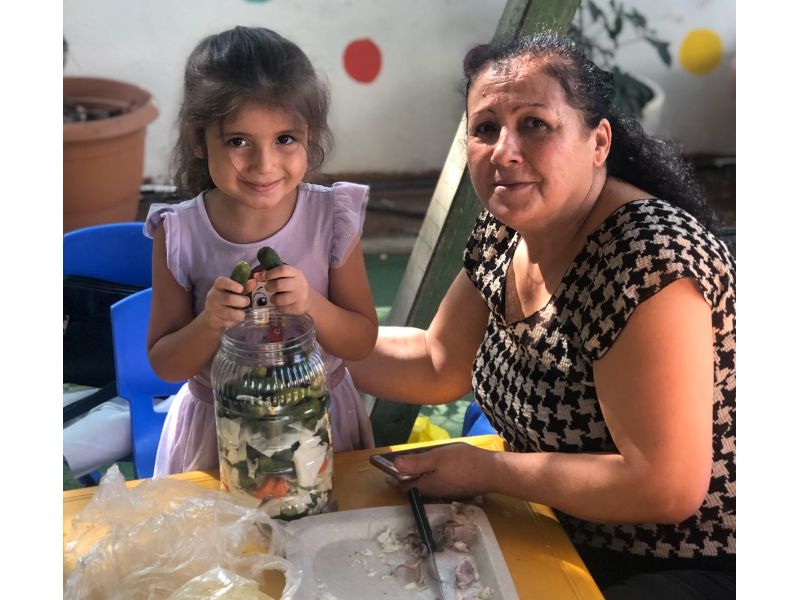 Papatyam Kreş’te büyükanneler turşu kurdu!