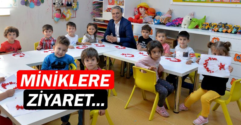 Ümit Uysal, küçük öğrencilerle